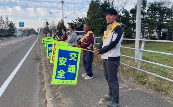 地域貢献活動／旗の波作戦（交通安全街頭啓発）